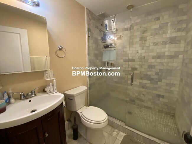 Building Photo - 27 Lamartine St