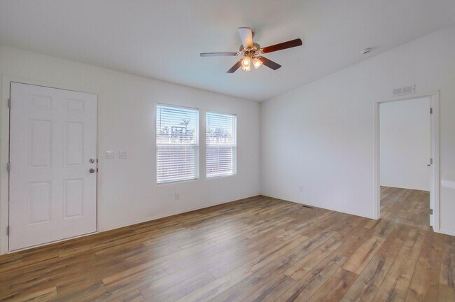 Building Photo - San Diego La Mesa Brand New 3 bed /2 bath ...