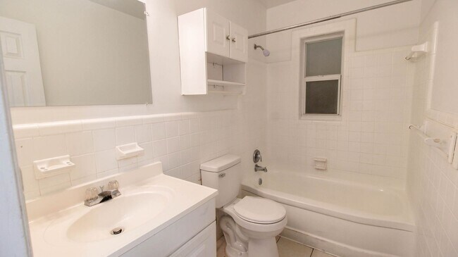 Building Photo - 119 Krueger St