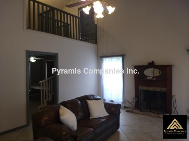 Building Photo - 30672 Blueberry Ridge Dr