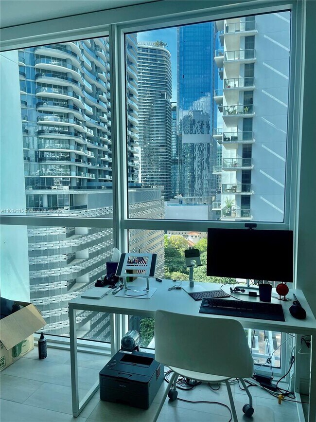 Building Photo - 1080 Brickell Ave