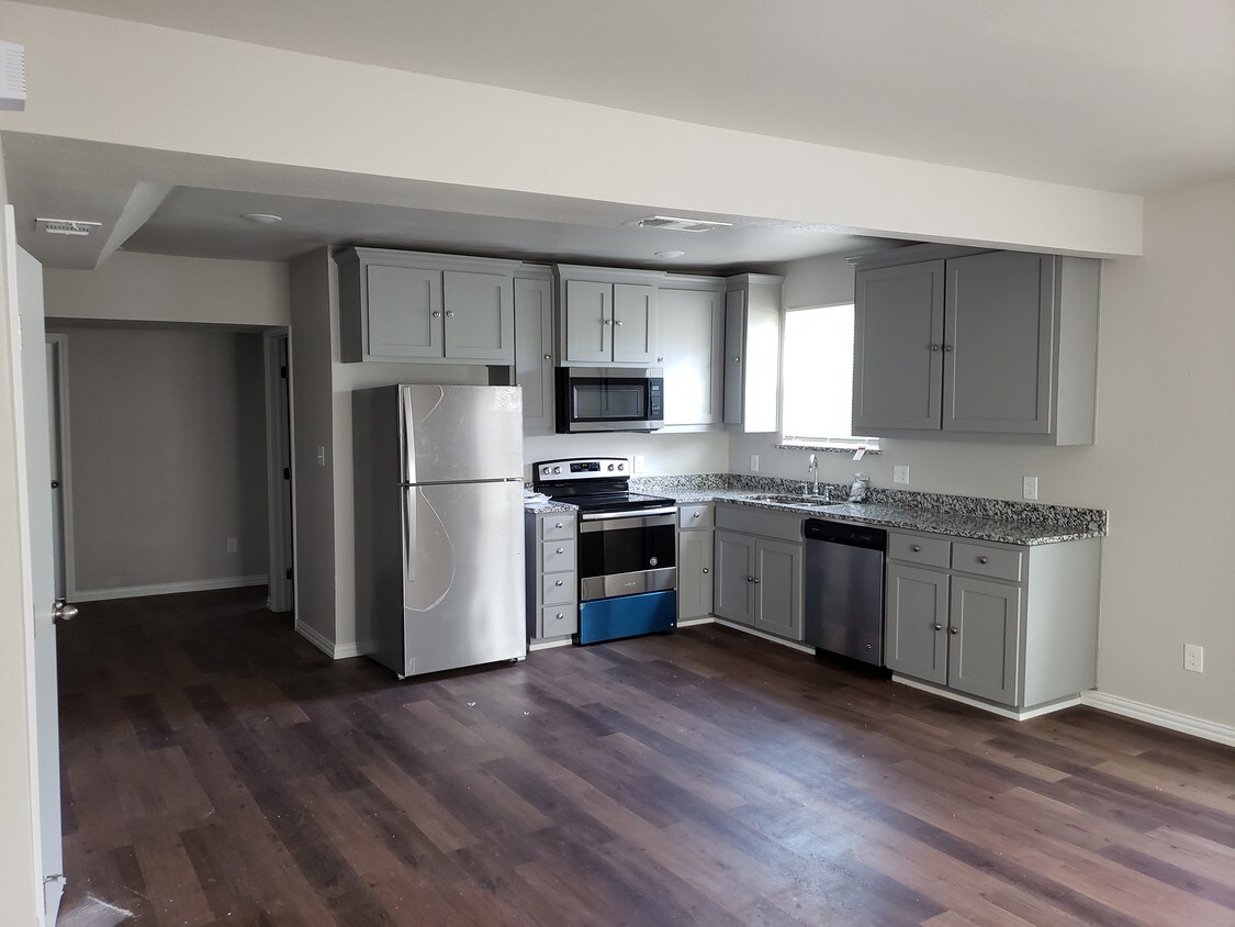 1813 Franklin St, Bonham, TX 75418 Apartments in Bonham, TX