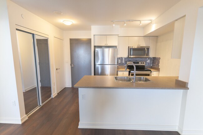 Photo du bâtiment - 1346-1346 Danforth Rd