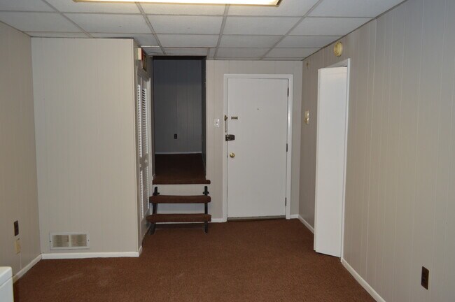 Entry Guest BR /Den - 617 S 8th St