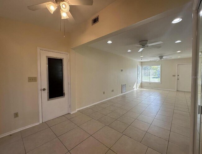 Foto del edificio - 5439 Kenwood Dr