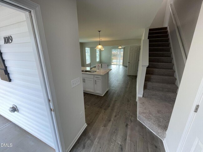 Foto del edificio - 1019 Peony Ln