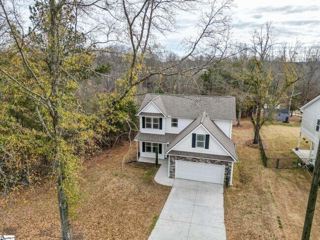 Foto del edificio - 19 Lyman Lake Rd