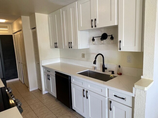 Building Photo - Spacious Mililani attached 2 story Single ...