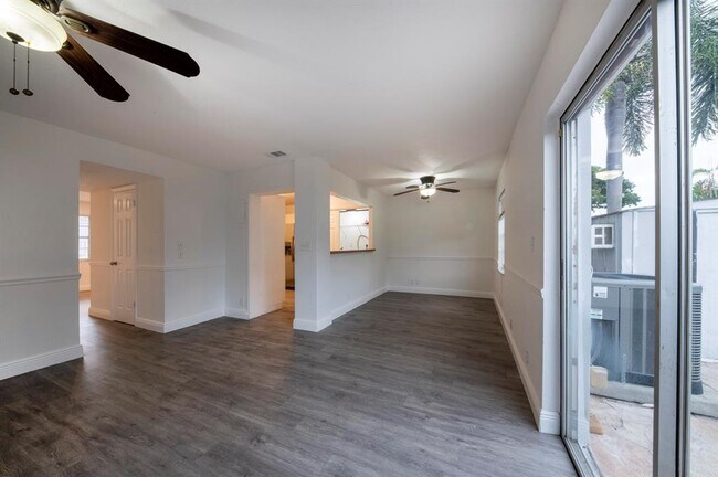 Foto del edificio - 8059 SW 18th Ct
