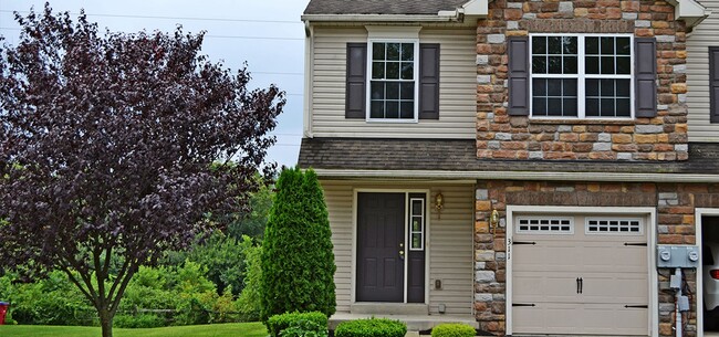 Building Photo - Lovely CONRAD WEISER Townhome