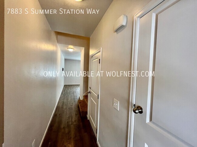 Building Photo - Stunning 3 Bedroom Midvale Townhome! No De...