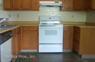 Foto del edificio - 6613 Misty Creek Dr