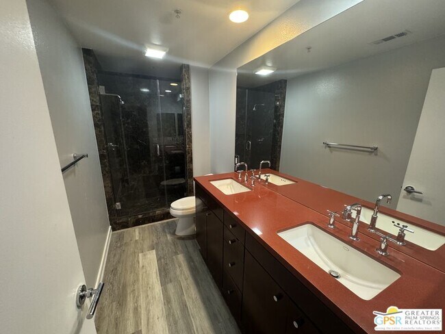 Foto del edificio - 810 E Palm Canyon Dr