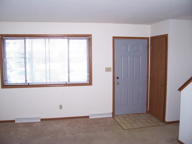 Building Photo - 511 Hillcrest Ct