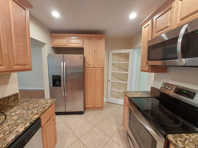 Building Photo - Charming Home in Hollingsworth Area, Near ...