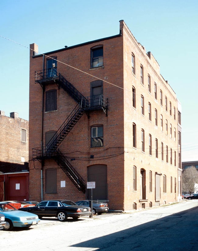 Alternate building view - 221-225 N 4th St