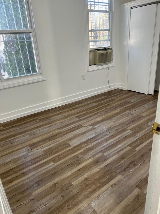 Building Photo - 52 2nd St