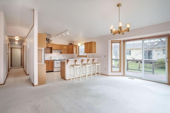 Building Photo - 140 W Nicklaus Ave