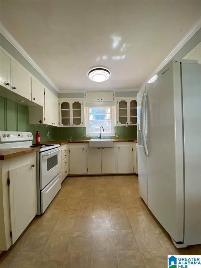 Building Photo - 510 9th Ave NE