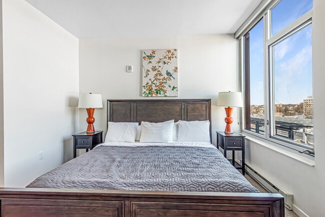 Building Photo - Ovation 309