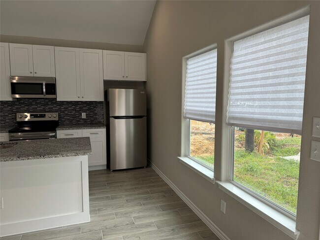 Foto del edificio - 16706 E Hammon