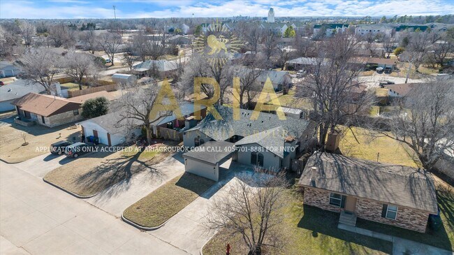 Foto del edificio - TOUR NOW for ESTIMATED MOVE IN BY 6/9/25! ...