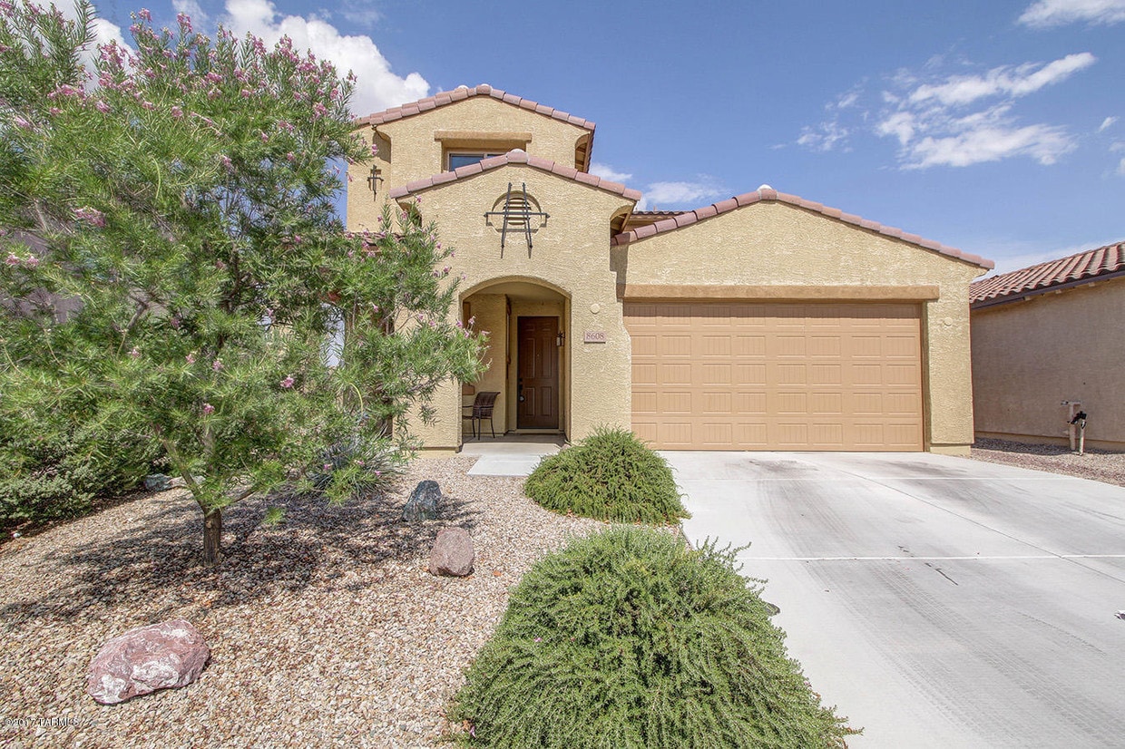 8608 N Western Juniper Terrace, Tucson, AZ 85743 House Rental in