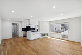 Building Photo - Sherman Oaks Riviera