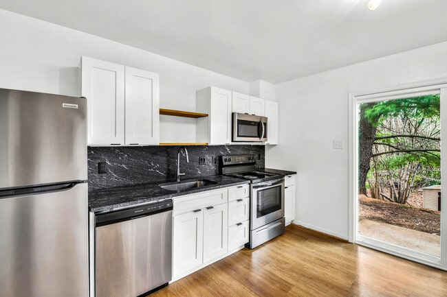 Building Photo - Hollymead Square Townhomes