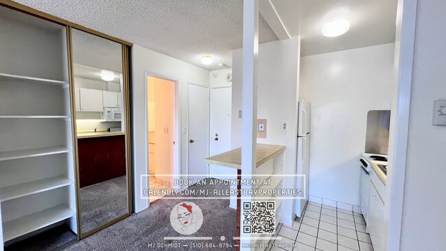 Foto del edificio - Sunny Top Floor Studio with amazing water ...