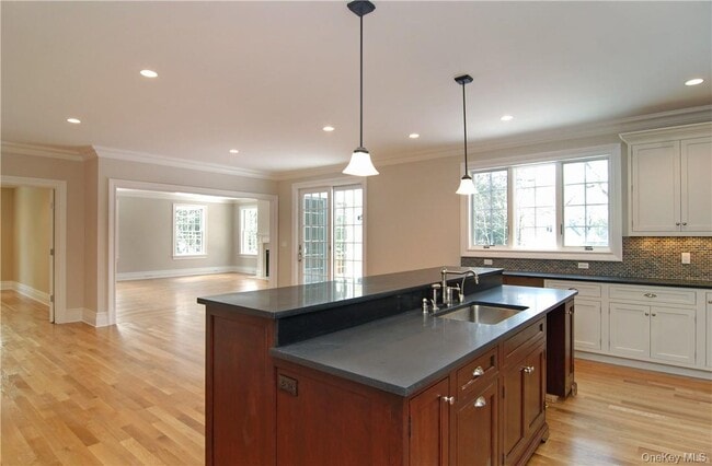 Building Photo - 9 Oak Way