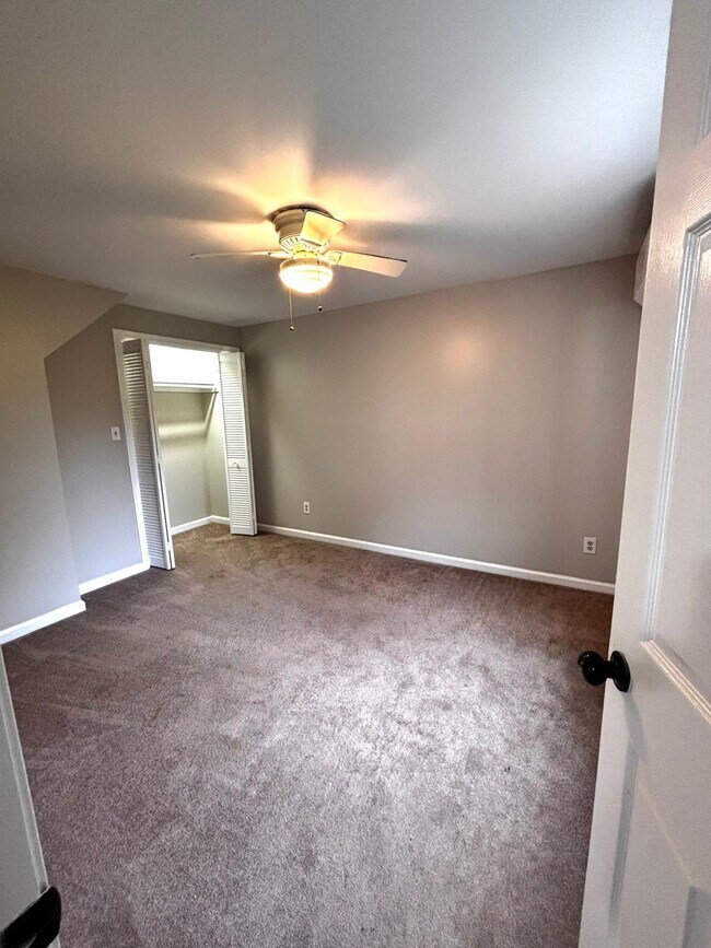 Foto del edificio - 237 Meadowvale Rd