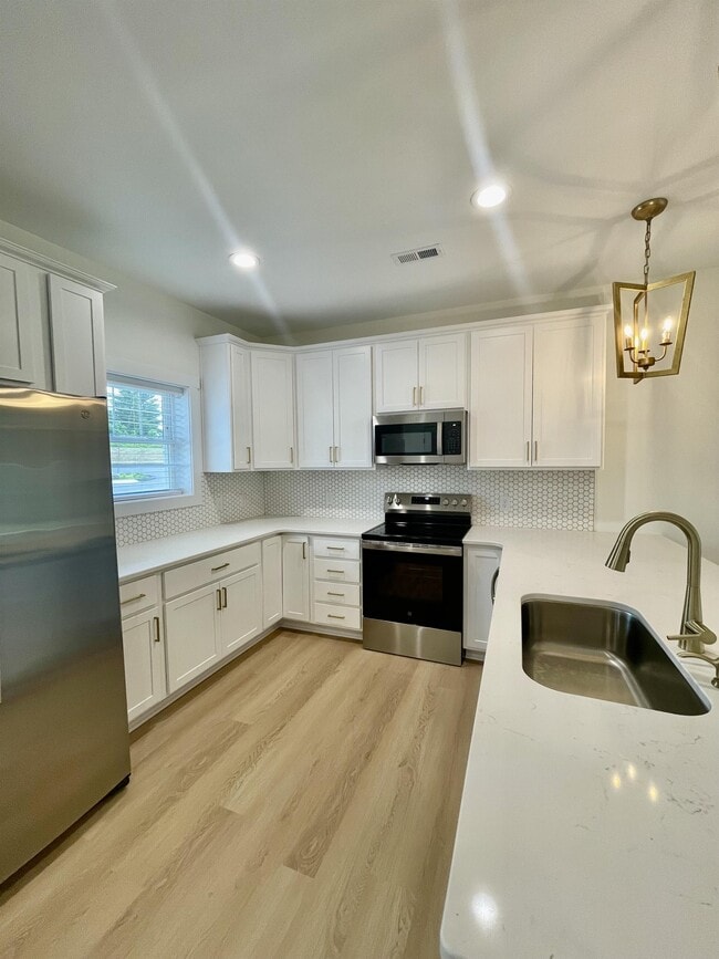 Building Photo - 556 Leesville Rd