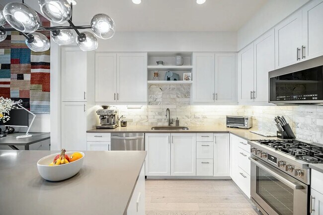 Building Photo - Luxury 1 Bed 1 Bath Condo at The Peloton W/Best Amenities in Boulder. Utilities Included.