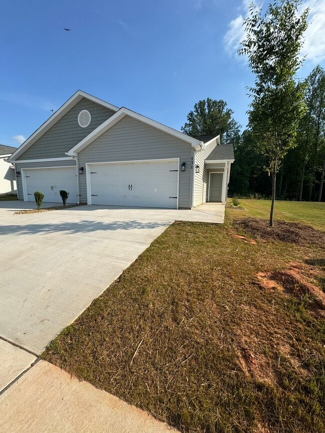 Foto del edificio - 136 Brawley Villas Pl