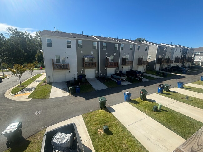 Foto del edificio - Room in Townhome on Invention Wy