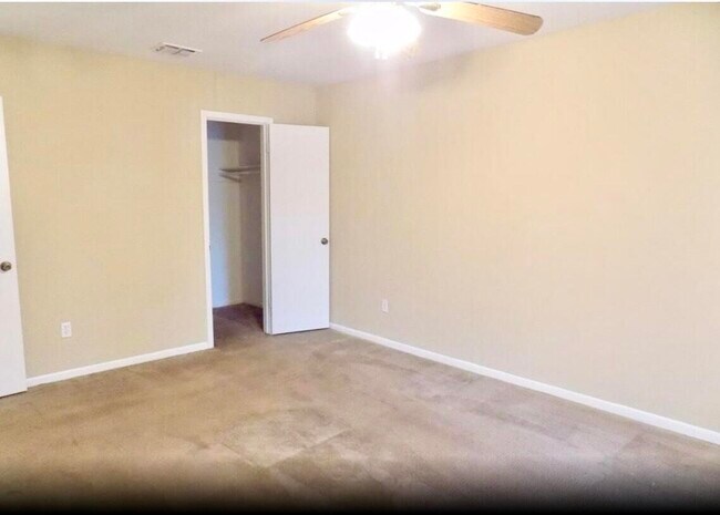 Foto del edificio - 6818 Thornwild Rd