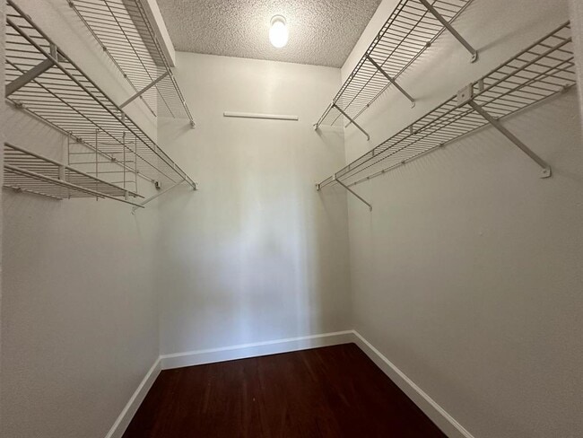 Building Photo - 800 Cypress Park Way