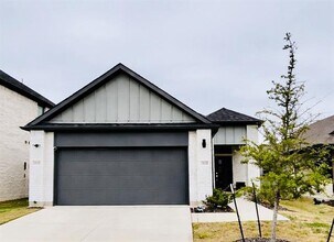 Building Photo - 3810 Murvaul Dr