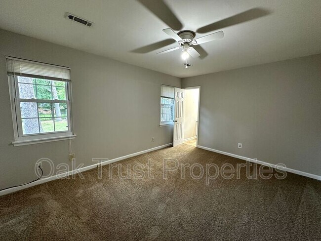 Building Photo - 46 Oak Grove Rd