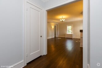 Building Photo - 2600 N Lakeview Ave