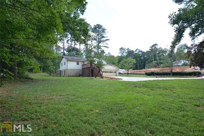 Foto del edificio - 3119 Garden Ln Dr