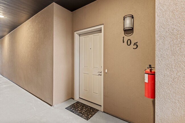 Foto del edificio - Clean and Modern Ground-Floor Condo with C...
