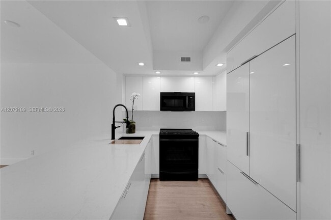 Foto del edificio - 5600 Collins Ave