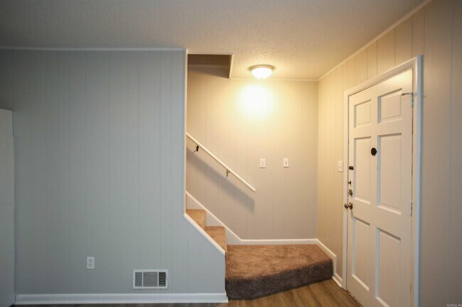 Building Photo - 2100 Virginia Dr