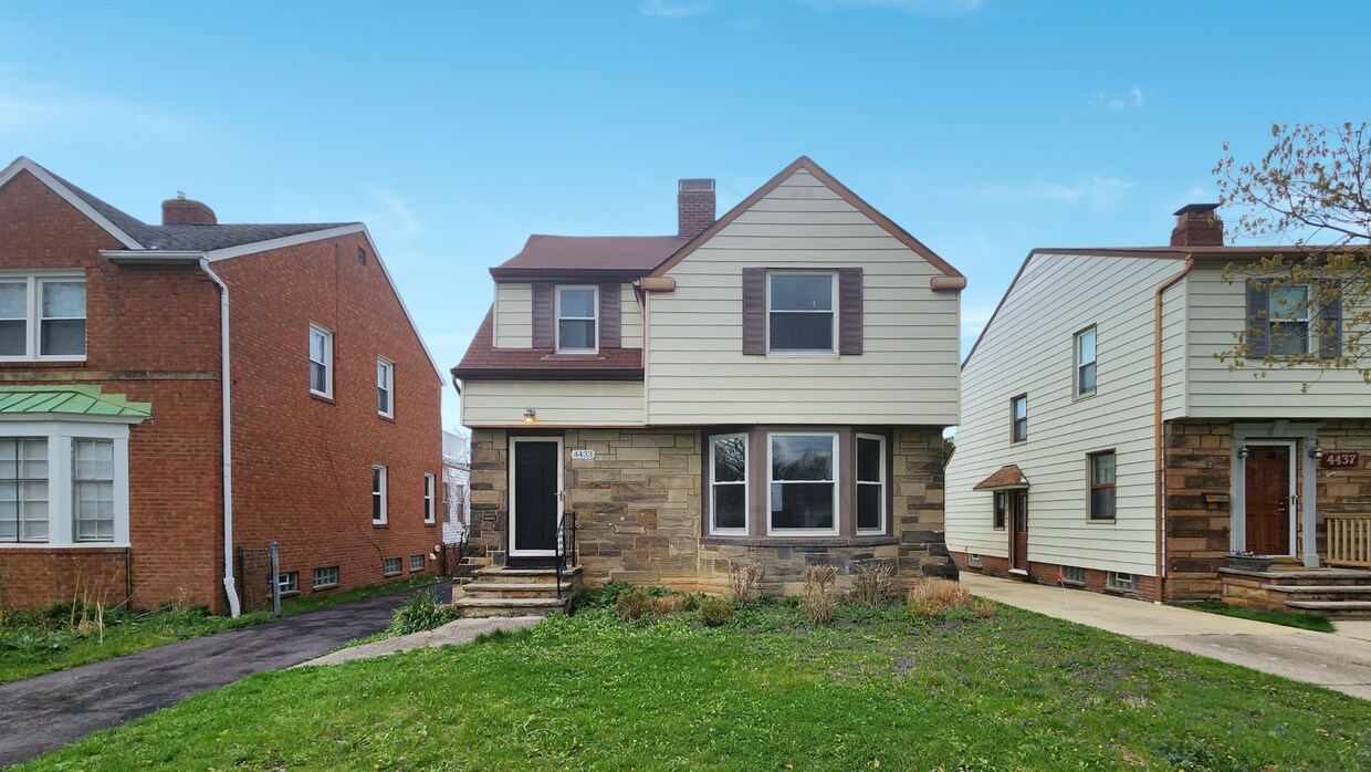 Primary Photo - 3-bedroom 1.5 bathroom single family