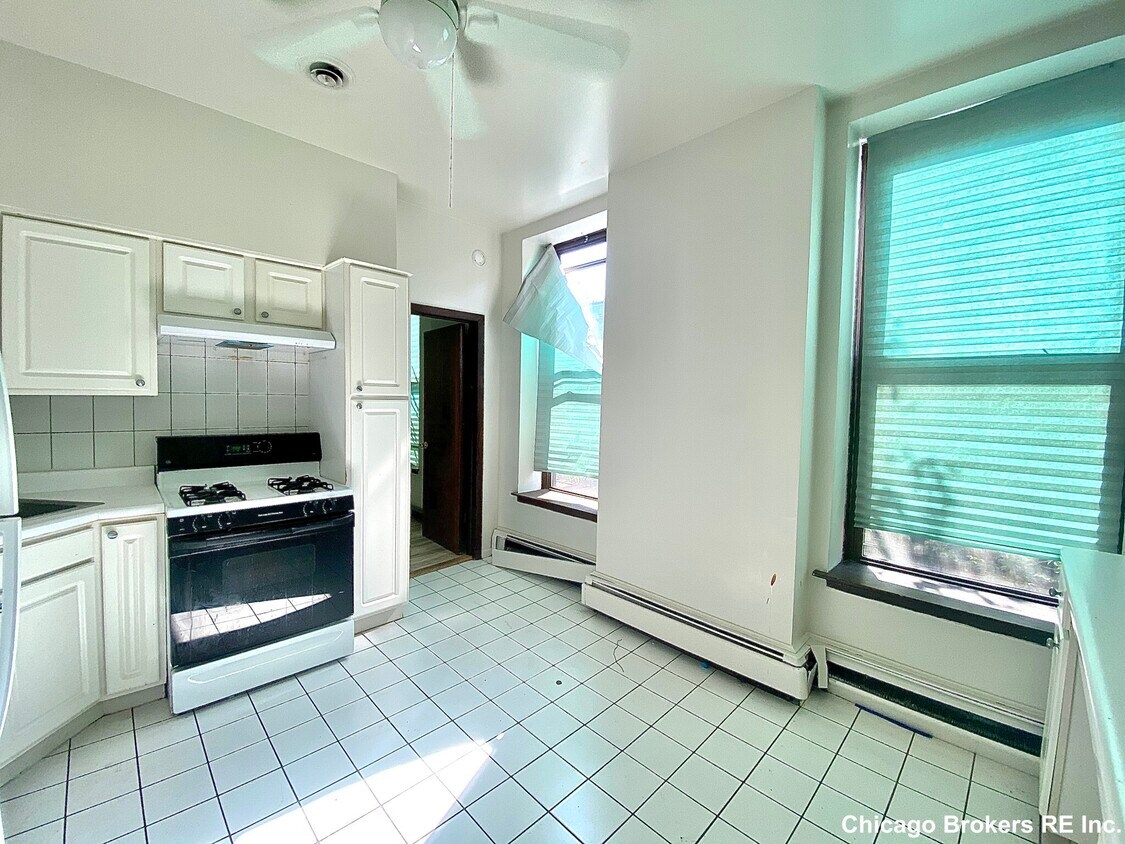 Primary Photo - 2272 N Lincoln Ave