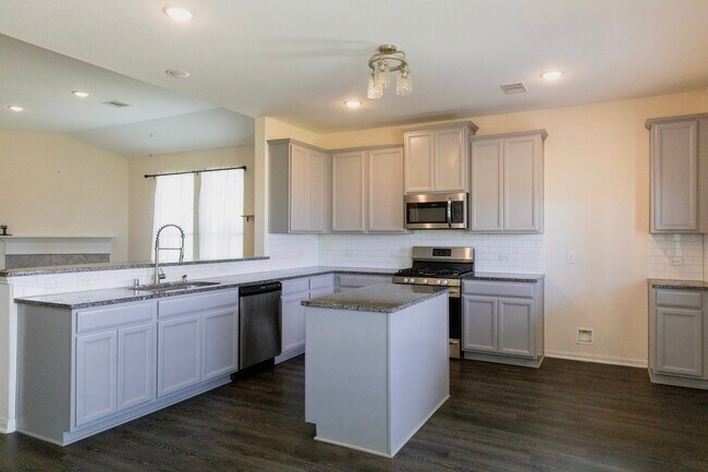 Building Photo - 221 White Wing Ln