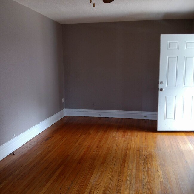 Building Photo - 3028 Walton Pl