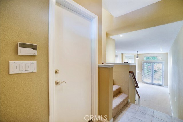 Foto del edificio - 3055 E Hillcrest Dr